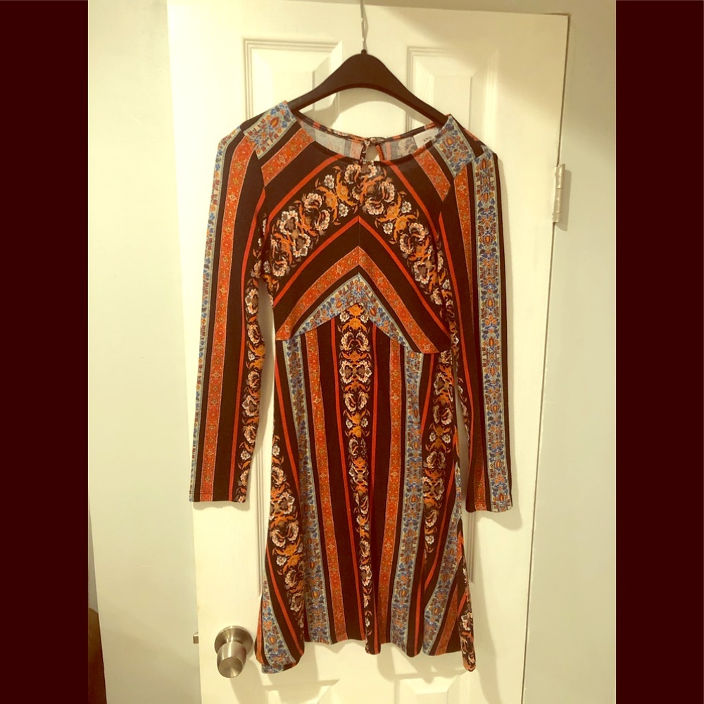 Great 70s inspired russet and brown print dress